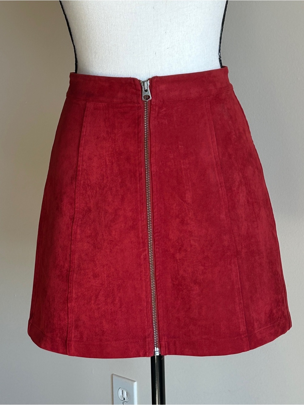 Wilfred Free Faux Suede Red Zip-Front Mini Skirt